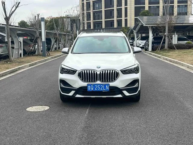 BMW X1 2021 sDrive20Li Премиум-класса экстерьер фото 2