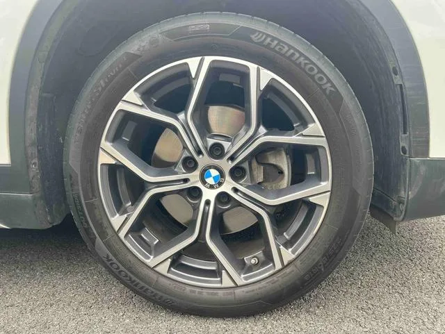 BMW X1 2021 sDrive20Li Премиум-класса интерьер фото 10
