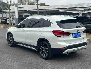 BMW X1 2021 sDrive20Li Премиум-класса интерьер фото 11