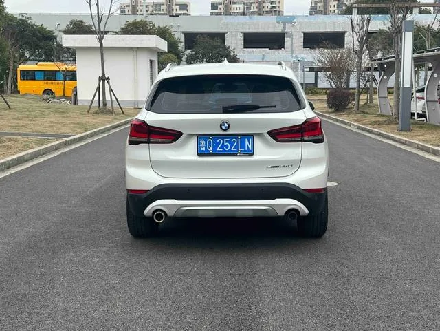 BMW X1 2021 sDrive20Li Премиум-класса интерьер фото 12