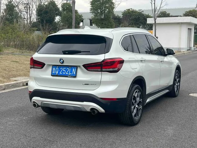 BMW X1 2021 sDrive20Li Премиум-класса интерьер фото 13