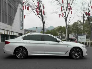 BMW 5 Series 2020 530Li Премиум-класса M Спортивный костюм экстерьер фото 9