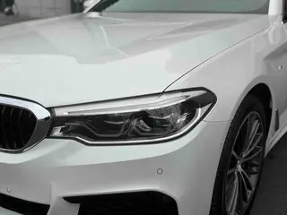 BMW 5 Series 2020 530Li Премиум-класса M Спортивный костюм интерьер фото 11