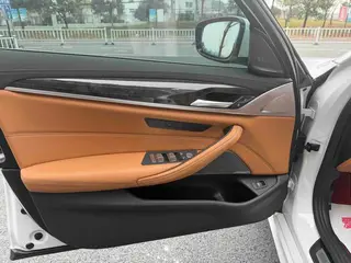 BMW 5 Series 2020 530Li Премиум-класса M Спортивный костюм интерьер фото 13