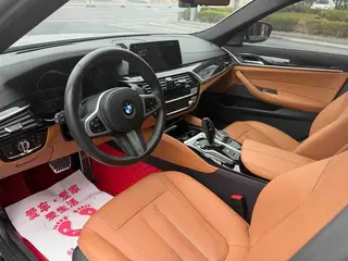 BMW 5 Series 2020 530Li Премиум-класса M Спортивный костюм интерьер фото 15