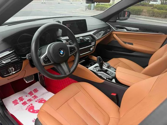 BMW 5 Series 2020 530Li Премиум-класса M Спортивный костюм интерьер фото 15
