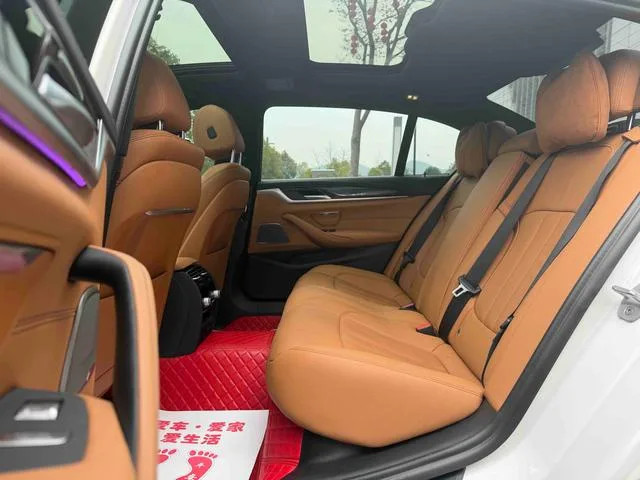 BMW 5 Series 2020 530Li Премиум-класса M Спортивный костюм интерьер фото 18