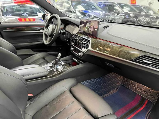 BMW 6 Series GT 2020 630i M Conjunto deportivo interior foto 9 BMW 6 Series GT 2020 630i M Conjunto deportivo interior foto 9