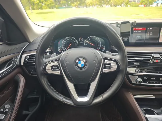 BMW 5 Series 2019 Restyling 530Li xDrive Luxury Set interior photo 11 BMW 5 Series 2019 Restyling 530Li xDrive Luxury Set interior photo 11
