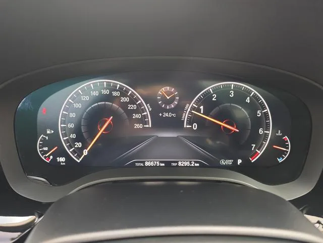 BMW 5 Series 2019 Restyling 530Li xDrive Luxury Set interior photo 12 BMW 5 Series 2019 Restyling 530Li xDrive Luxury Set interior photo 12