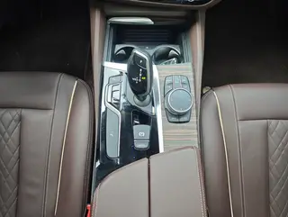 BMW 5 Series 2019 Restyling 530Li xDrive Luxury Set interior photo 13 BMW 5 Series 2019 Restyling 530Li xDrive Luxury Set interior photo 13