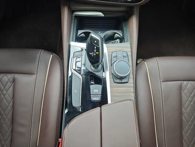 BMW 5 Series 2019 Restyling 530Li xDrive Luxury Set interior photo 13 BMW 5 Series 2019 Restyling 530Li xDrive Luxury Set interior photo 13