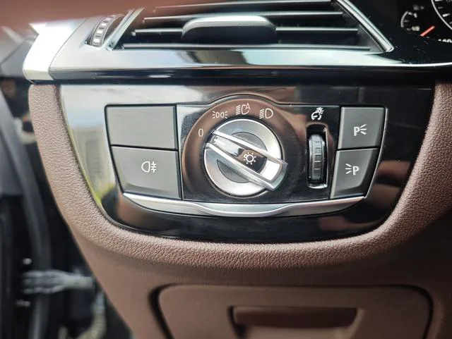 BMW 5 Series 2019 Restyling 530Li xDrive Luxury Set interior photo 16 BMW 5 Series 2019 Restyling 530Li xDrive Luxury Set interior photo 16