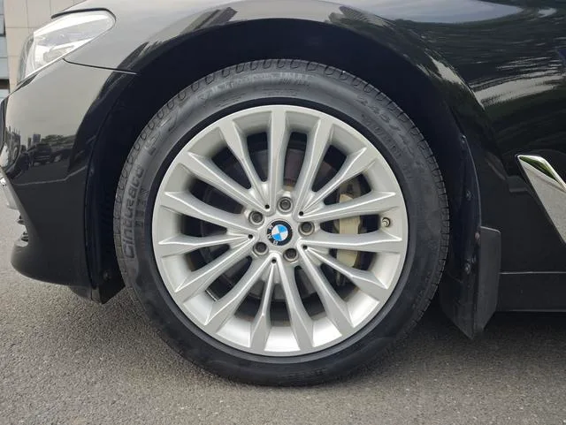 BMW 5 Series 2019 Restyling 530Li xDrive Luxury Set interior photo 18 BMW 5 Series 2019 Restyling 530Li xDrive Luxury Set interior photo 18