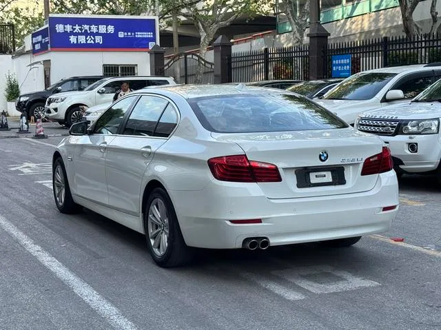 BMW 5 Series 2014 520Li Elegant style exterior photo 3