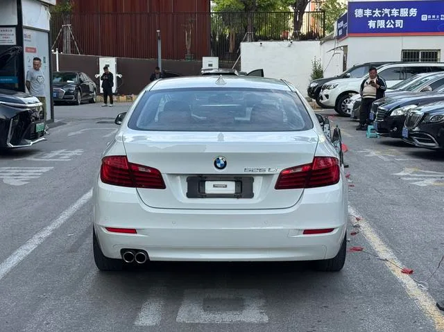BMW 5 Series 2014 520Li Elegant style exterior photo 4