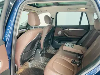 BMW X1 2021 xDrive25Li Tipo de lujo interior foto 10