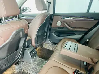 BMW X1 2021 xDrive25Li Tipo de lujo interior foto 11