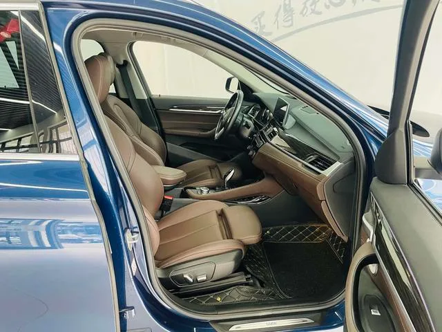 BMW X1 2021 xDrive25Li Tipo de lujo interior foto 12
