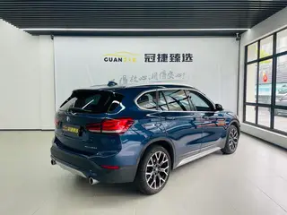 BMW X1 2021 xDrive25Li Tipo de lujo interior foto 16