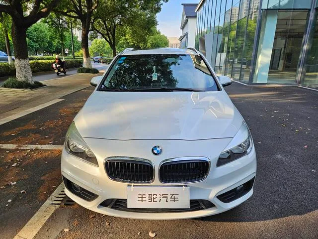 BMW 2 Series Touring 2016 218i Estilo de moda exterior foto 2