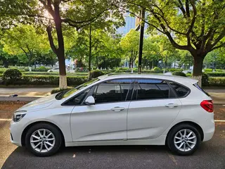 BMW 2 Series Touring 2016 218i Estilo de moda exterior foto 3