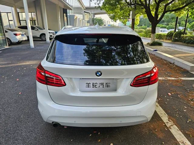 BMW 2 Series Touring 2016 218i Estilo de moda exterior foto 5