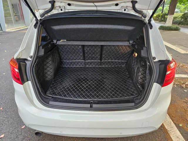 BMW 2 Series Touring 2016 218i Estilo de moda interior foto 15