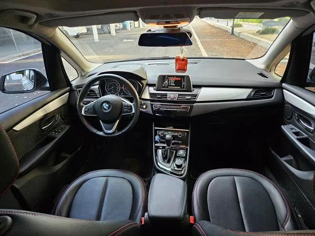 BMW 2 Series Touring 2016 218i Estilo de moda interior foto 16