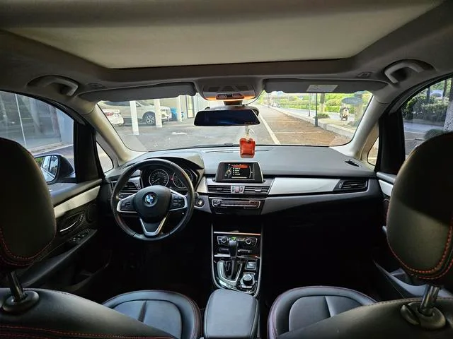 BMW 2 Series Touring 2016 218i Estilo de moda interior foto 18