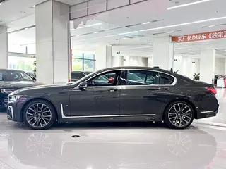 BMW 7 Series 2019 Restyling 740Li xDrive Administrative M Sports suit exterior photo 2