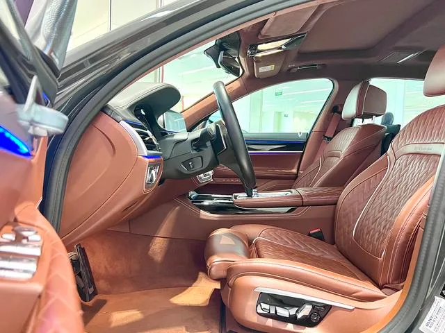 BMW 7 Series 2019 Restyling 740Li xDrive Administrative M Sports suit interior photo 6