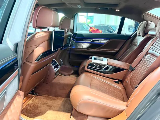 BMW 7 Series 2019 Restyling 740Li xDrive Administrative M Sports suit interior photo 8