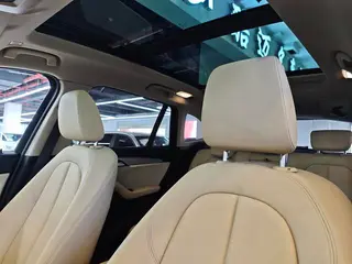 BMW X1 2019 sDrive20Li Leading Type interior photo 11