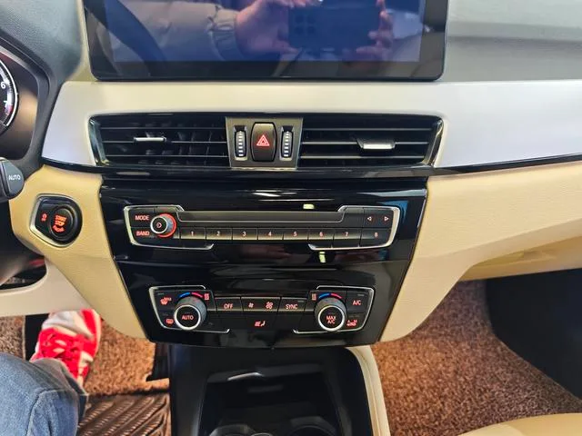 BMW X1 2019 sDrive20Li Leading Type interior photo 16