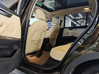 BMW X1 2019 sDrive20Li Leading Type interior photo 19
