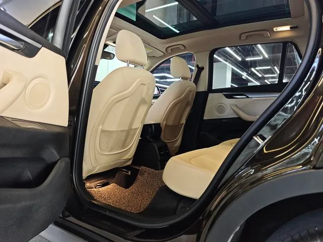 BMW X1 2019 sDrive20Li Leading Type interior photo 19