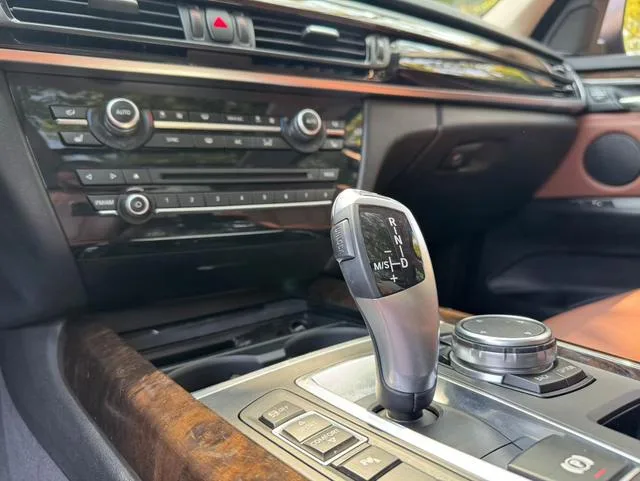 BMW X5 2015 xDrive35i China Edición limitada interior foto 9