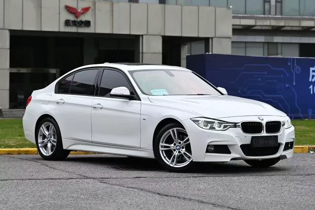 BMW 3 Series 2017 320i M Sporty exterior photo 3