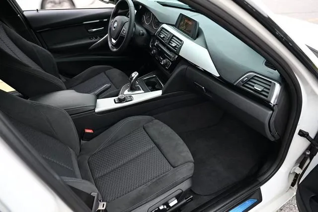 BMW 3 Series 2017 320i M Sporty exterior photo 7