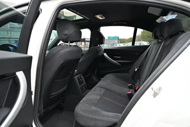 BMW 3 Series 2017 320i M Sporty interior photo 8