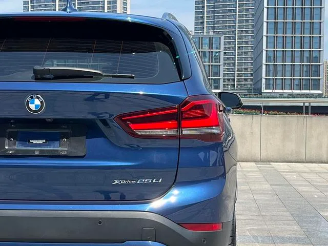 BMW X1 2021 xDrive25Li Tipo de lujo exterior foto 8