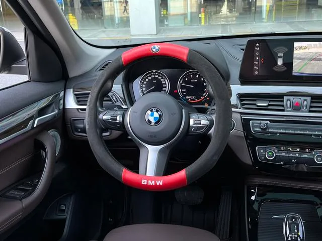 BMW X1 2021 xDrive25Li Tipo de lujo interior foto 15