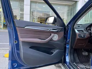 BMW X1 2021 xDrive25Li Tipo de lujo interior foto 17