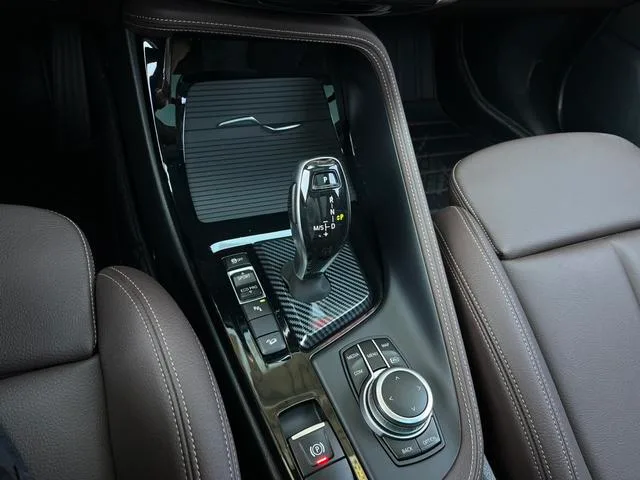 BMW X1 2021 xDrive25Li Tipo de lujo interior foto 18