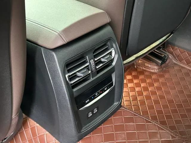 BMW 3 Series 2021 325Li M Sports Night Suit interior photo 14