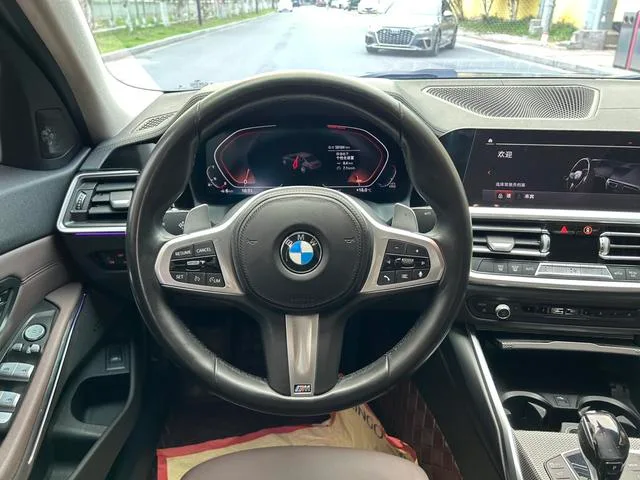 BMW 3 Series 2021 325Li M Sports Night Suit interior photo 18