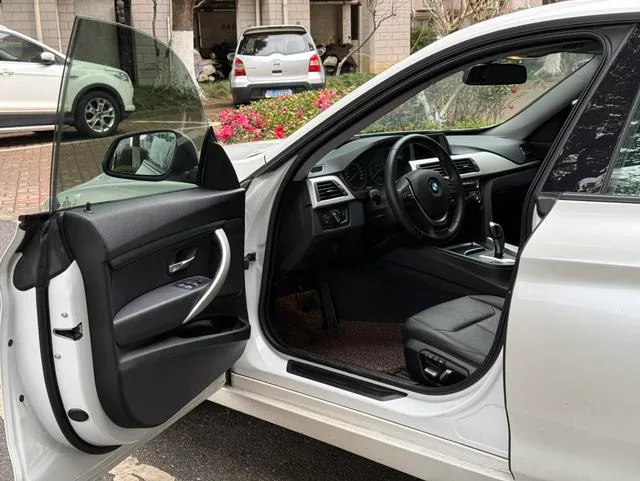 BMW 3 Series GT 2017 320i Fashionable interior photo 13 BMW 3 Series GT 2017 320i Fashionable interior photo 13