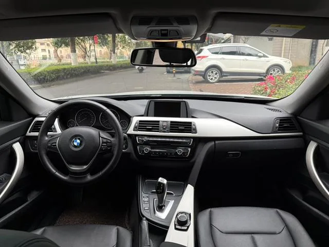 BMW 3 Series GT 2017 320i Fashionable interior photo 20 BMW 3 Series GT 2017 320i Fashionable interior photo 20