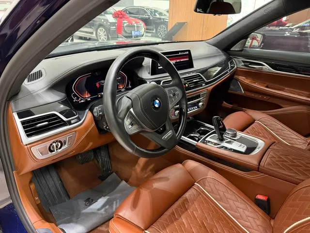 BMW 7 Series 2019 Restyling 740Li xDrive Administrative Luxury Set exterior photo 4